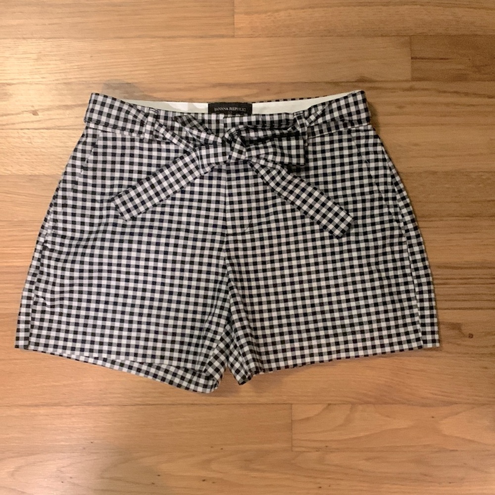 Gingham b&w banana republic tie front shorts